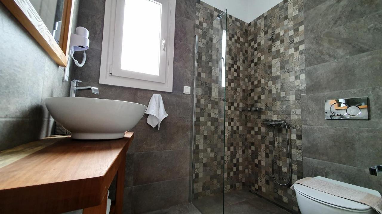 Sarakiniko Rooms Adamantas  Exteriör bild